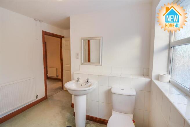 FAMILY BATHROOM: