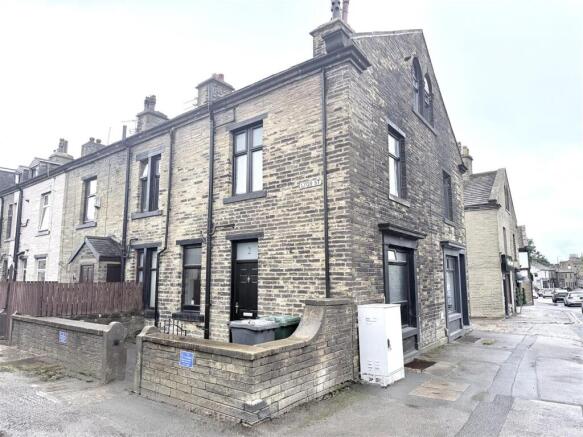 3 bed End of Terrace for sale in queensbury
