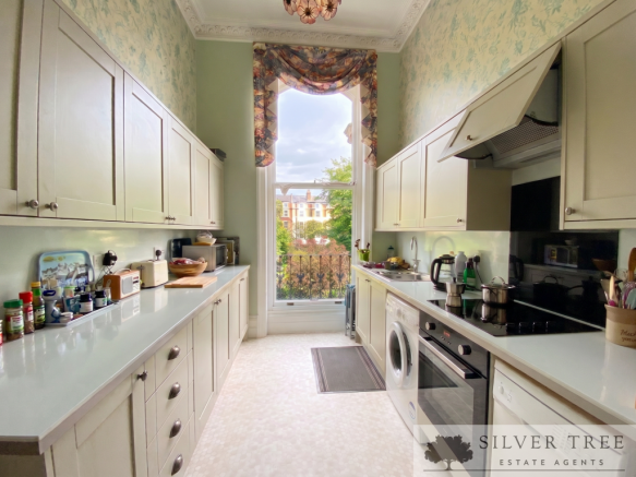 2 bed Apartment for sale Image 5