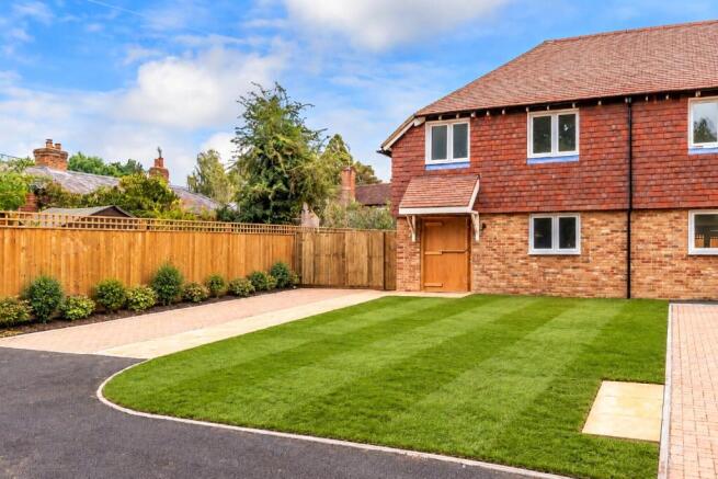 3-bed terraced on 12, Westbrook Hill, Elstead, Godalming, Surrey, GU8, £630,000