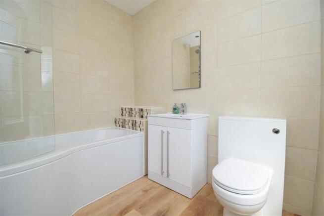 2 bed Semi-Detached to rent Image 10