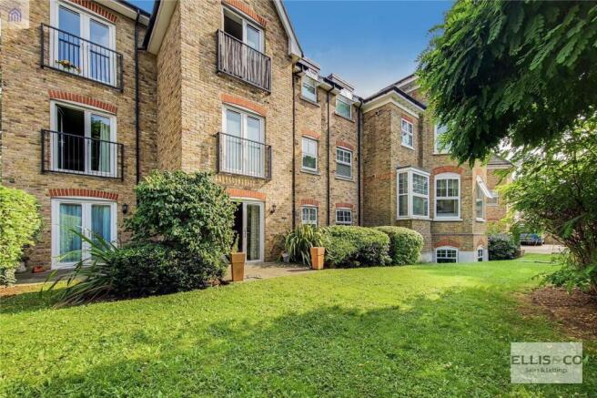 Golden Manor, London, W7 photo 4