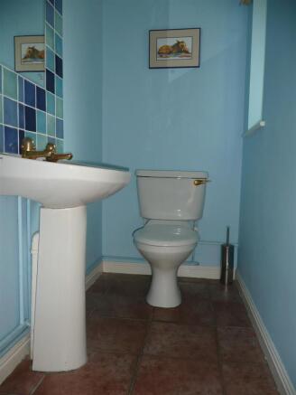 CLOAKROOM/W.C.