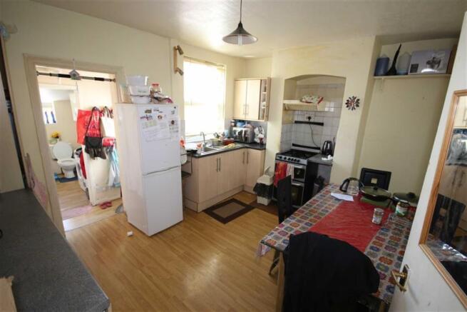 Kitchen/Dining Room: