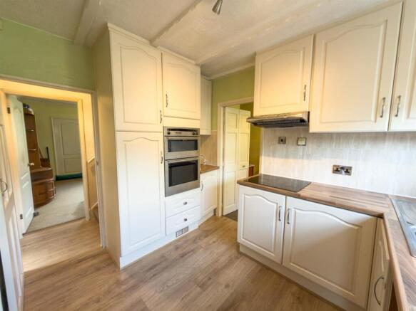 4 bed Semi-Detached for sale Image 7