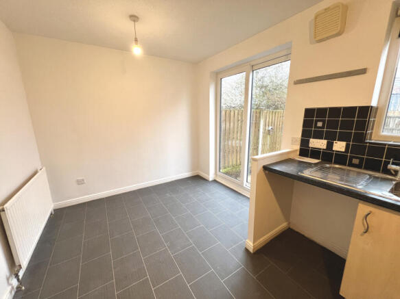 2 bed Semi-Detached to rent Image 10