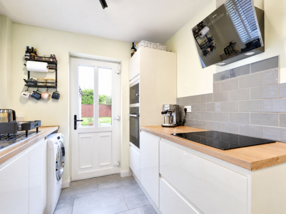 3 bed Semi-Detached for sale Image 3
