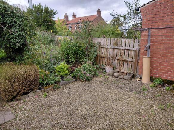 3 bed Terraced to rent Image 5