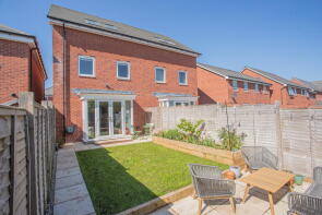 80, Poskett Way, Wotton-under-edge GL12 8FG