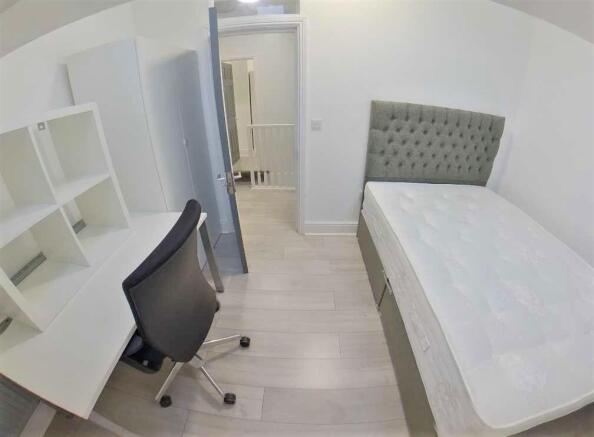 5 bed Terraced to rent Image 5