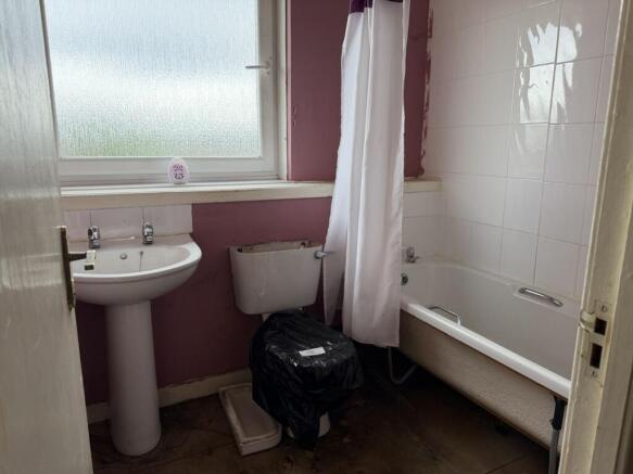 Loganswell Gardens, Thornliebank, G46 photo 3