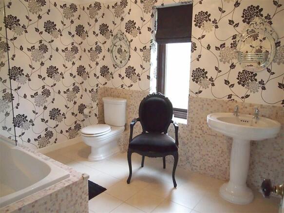 BATHROOM/WC
