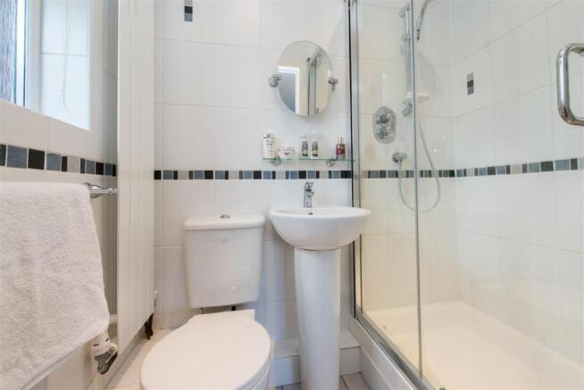 33 The Ridgeway Shower Room 5493.jpg