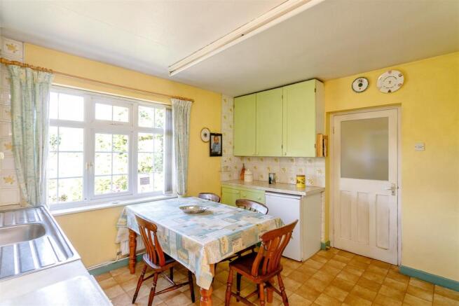 8354563-interior11.jpg