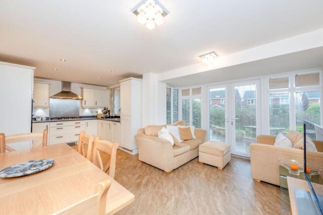 Kitchen / dining room