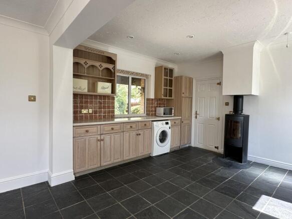 Kitchen 3.JPG