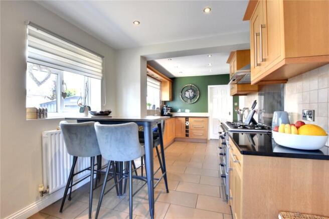 4 bed Semi-Detached for sale Image 6
