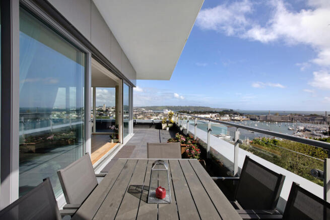Teesra House, Mount Wise Crescent, Plymouth, Devon photo 4