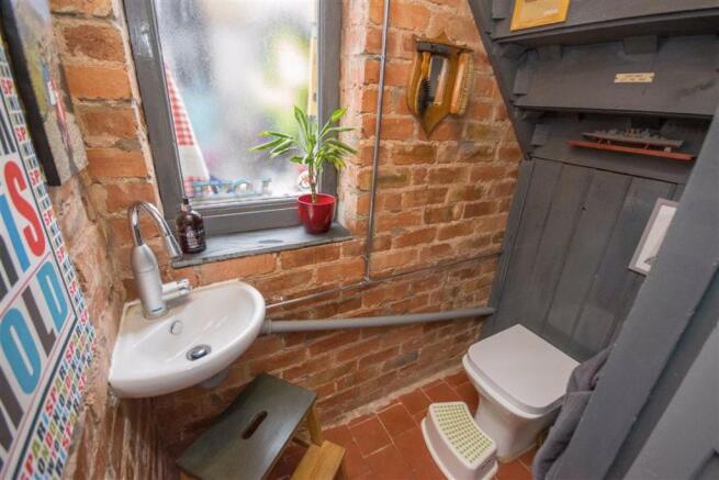 CLOAKROOM/WC