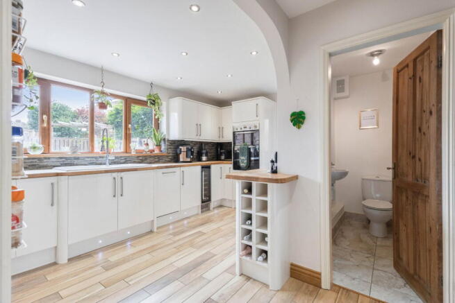 4 bed Detached for sale Image 7