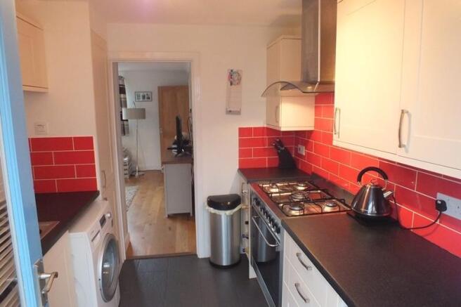 Kitchen 2 USE.JPG