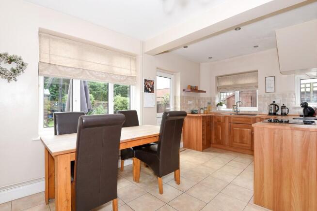 Kitchen/Breakfast...