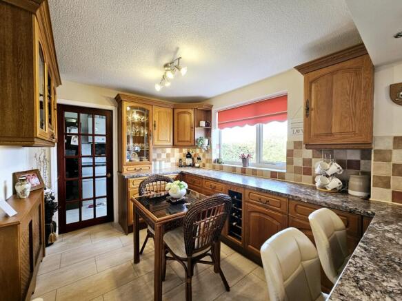 4 bed Detached for sale Image 6