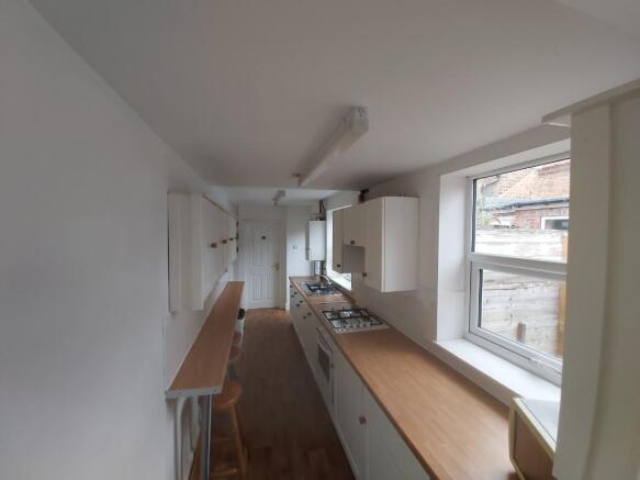 1 bed Ground Flat to rent Image 9