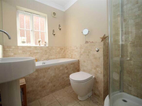 BATHROOM/WC