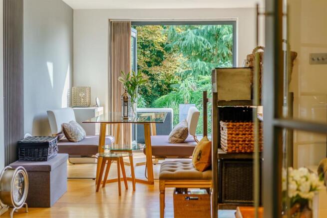 8481423-interior12.jpg