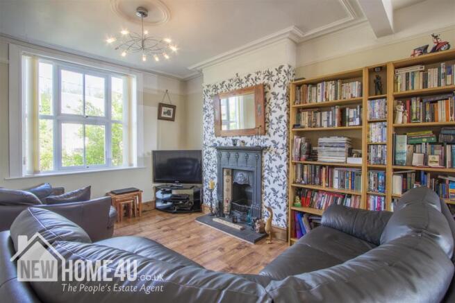LOUNGE/DINNING ROOM
