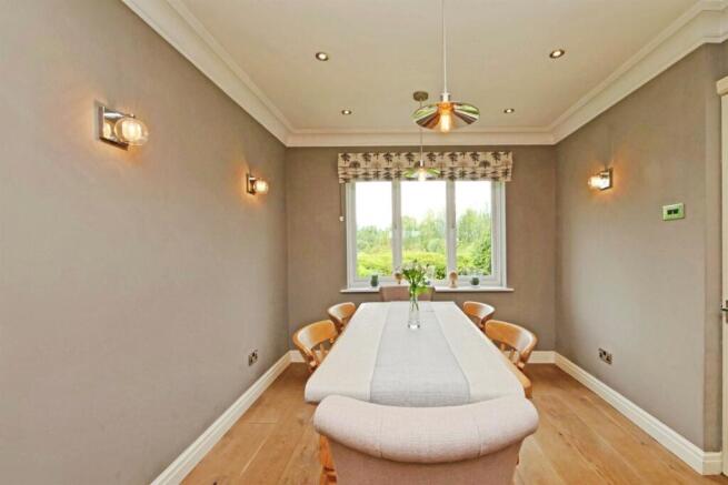 4 bed Detached for sale Image 8