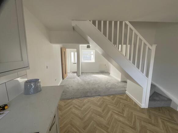 2 bed Terraced to rent Image 5