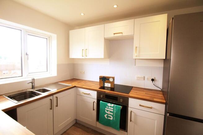 2 bed Semi-Detached to rent Image 6