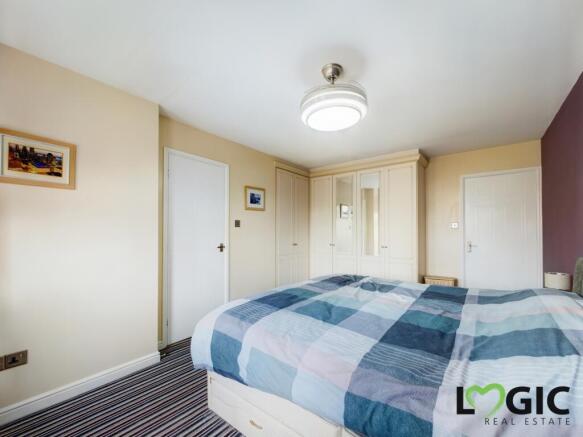 Bedroom 1 (2)