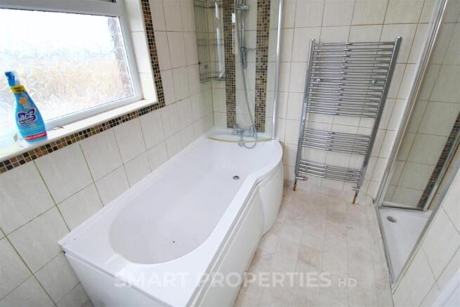 3 bed House to rent Image 8