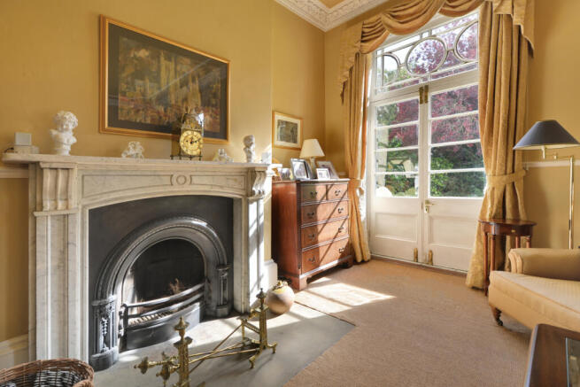 6 bed Detached for sale Image 5