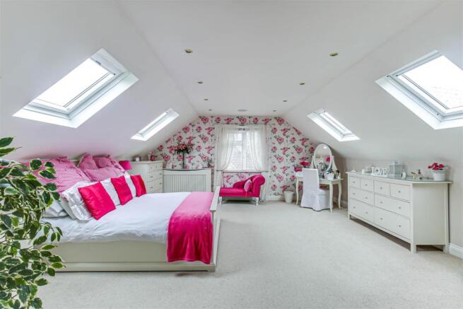 23. Bedroom.jpg