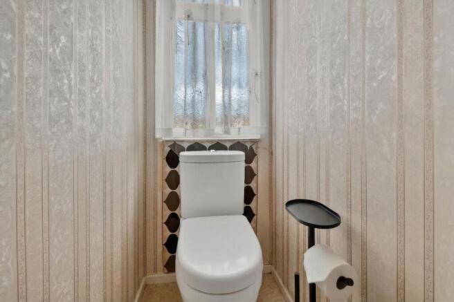 4 bed Semi-Detached for sale Image 11