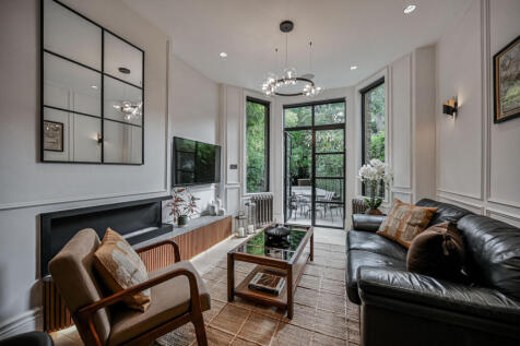 Palmerston Crescent, London, N13, Palmers Green, London, N13