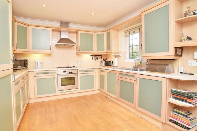 3 bed Flat for sale Image 4
