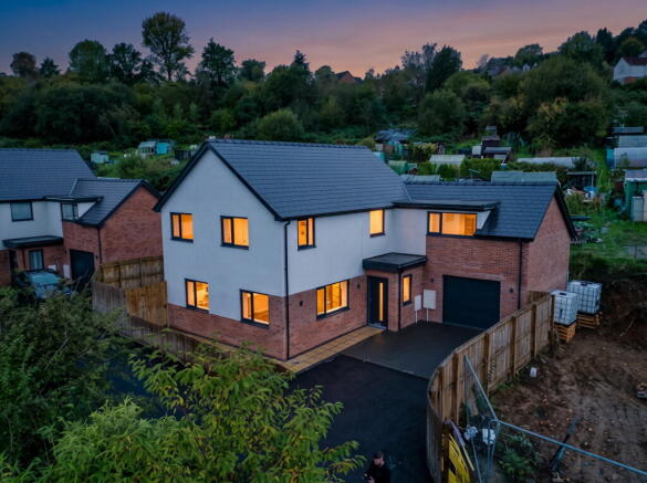 5-bed detached on Celenyn close,newbridge,NP11 4AT, £425,000