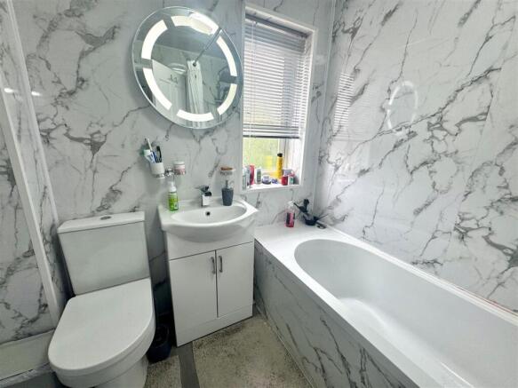 3 bed House to rent Image 8