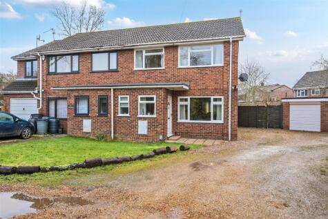 Lambourne Gardens, Earley, Berkshire, RG6 7EG