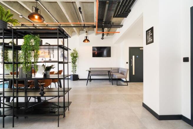 2 bed Apartment to rent Image 4