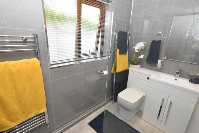 EN SUITE SHOWER ROOM