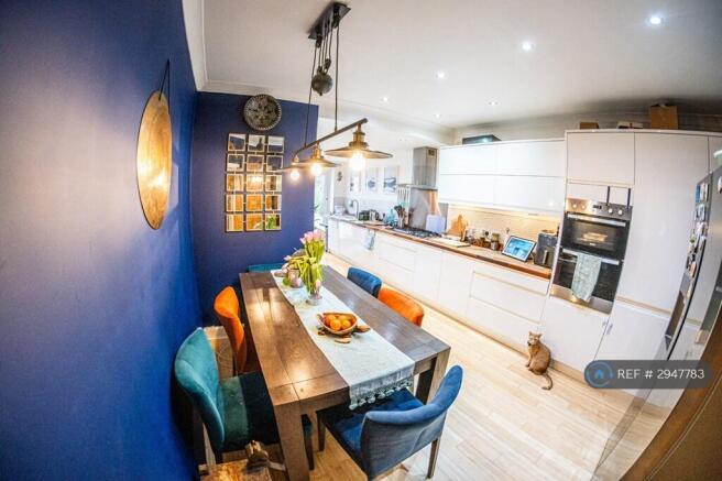 Kitchen / Dining Area