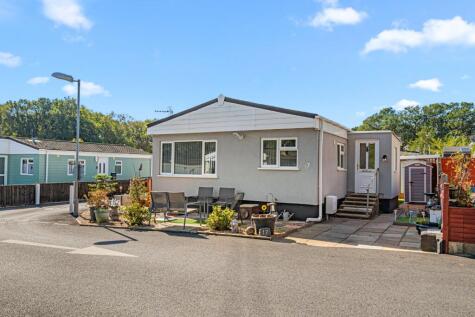 Warren Farm Home Park, Warren Lane, Pyrford, Surrey, GU22