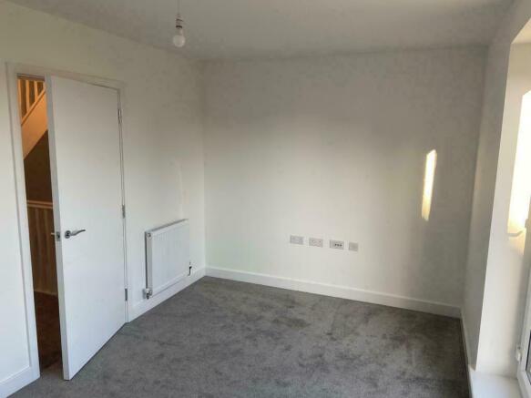 4 bed Town House to rent Image 8