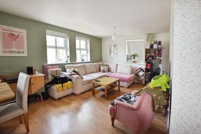 2 bed Apartment for sale Image 4